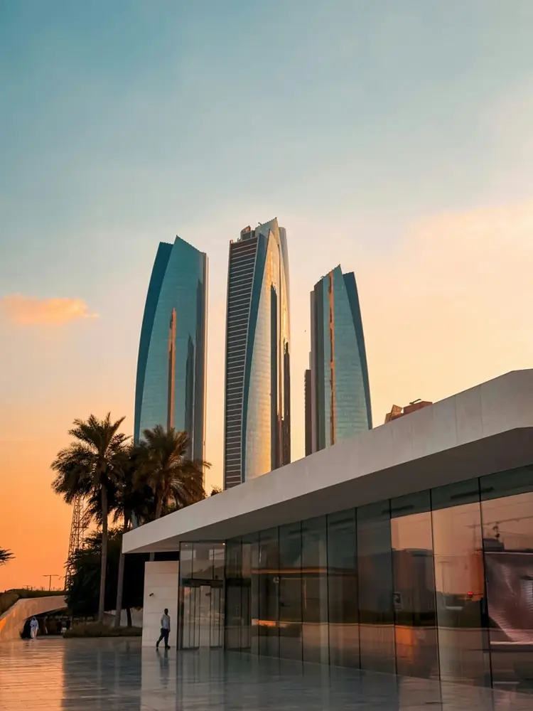 Etihad Towers на закате